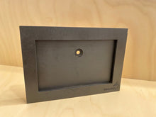 Laden Sie das Bild in den Galerie-Viewer, Das erste nachhaltige Raum Beschriftungssystem im Format DIN A6 für Büros, Schulen, Universitäten und mehr