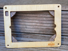 Laden Sie das Bild in den Galerie-Viewer, 9.7" iPad Wandhalterung - iPad Halterung Wand