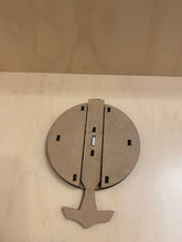 Laden Sie das Bild in den Galerie-Viewer, Battle Cap - Der Untersetzer mit Spaßgarantie für Ihren Junggesellenabschied, Party oder Kneipe