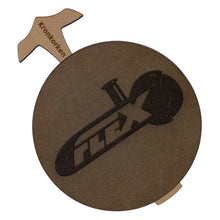 Laden Sie das Bild in den Galerie-Viewer, Battle Cap - Der Untersetzer mit Spaßgarantie für Ihren Junggesellenabschied, Party oder Kneipe