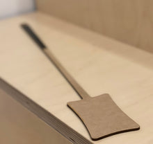 Laden Sie das Bild in den Galerie-Viewer, Mr. Spanky das Paddle, Reitgerte für Bondage BDSM Peitschen. Bio Gerte